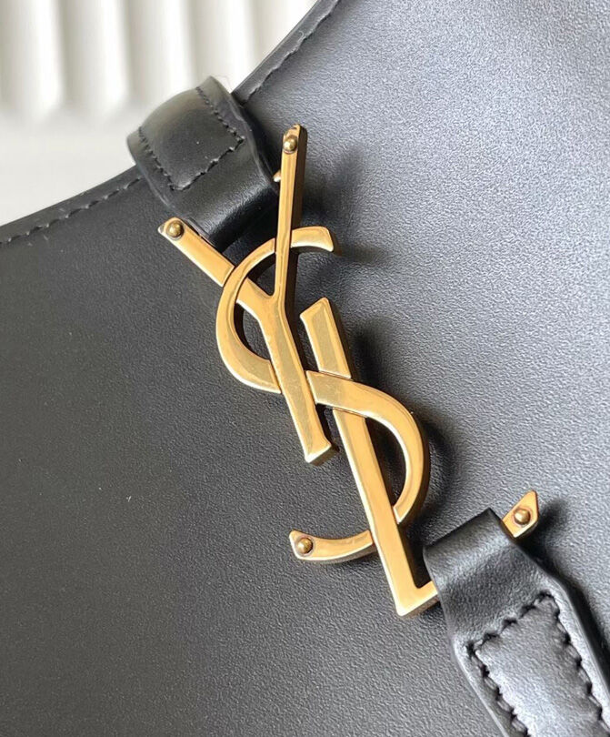 Saint Laurent Le 37 In Shiny Leather Black